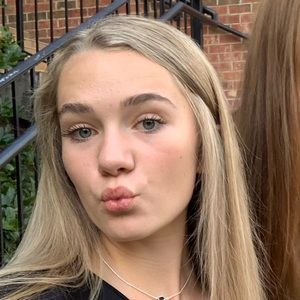 Meet your Posher, Caroline
